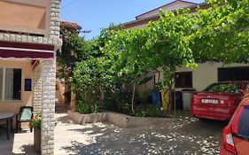 Apartment & Rooms Nora